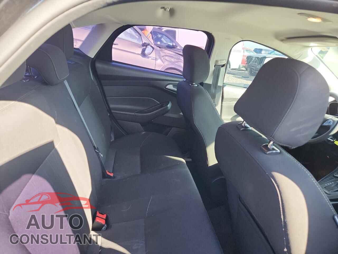 FORD FOCUS 2017 - 1FADP3F27HL267210