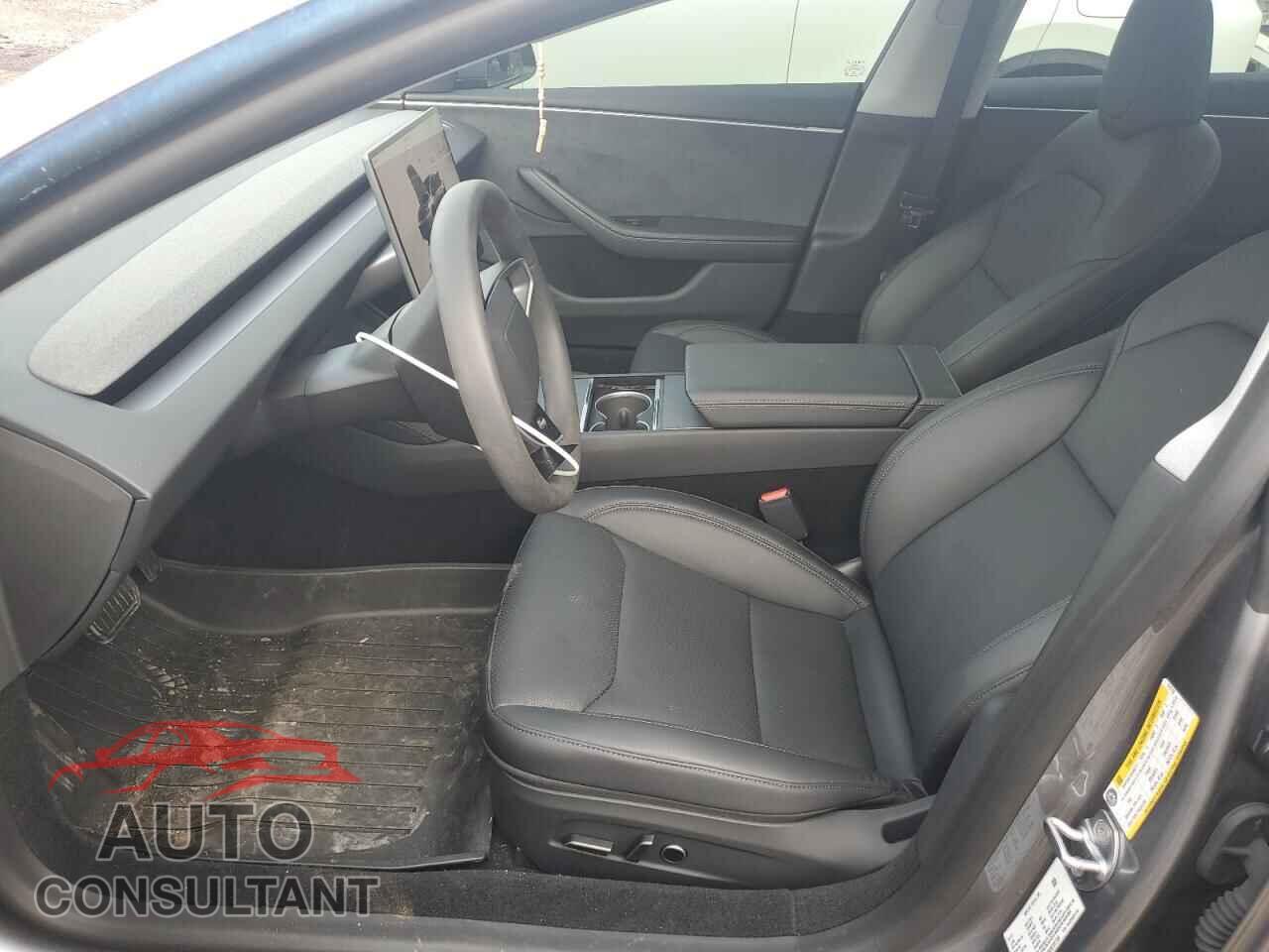 TESLA MODEL 3 2025 - 5YJ3E1EB3SF972758