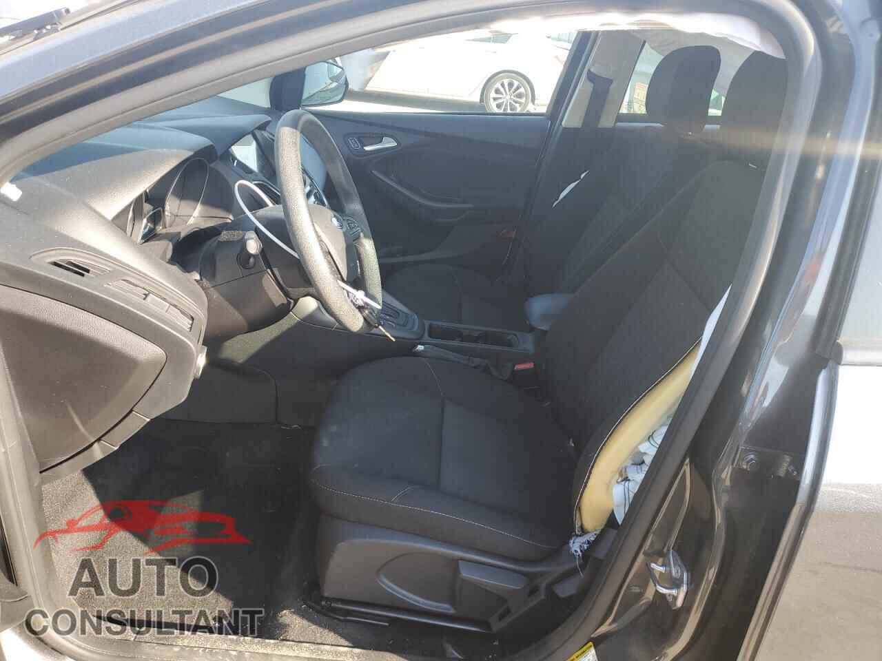 FORD FOCUS 2017 - 1FADP3M26HL244990