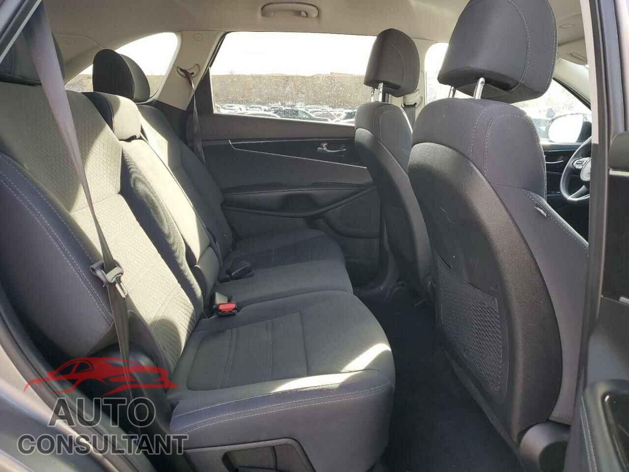 KIA SORENTO 2017 - 5XYPGDA38HG300448