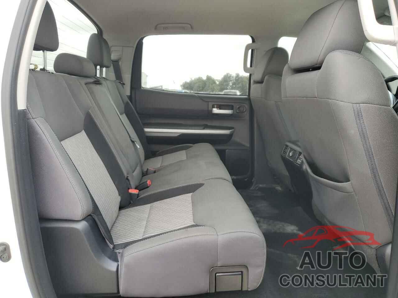 TOYOTA TUNDRA 2017 - 5TFEM5F10HX121539