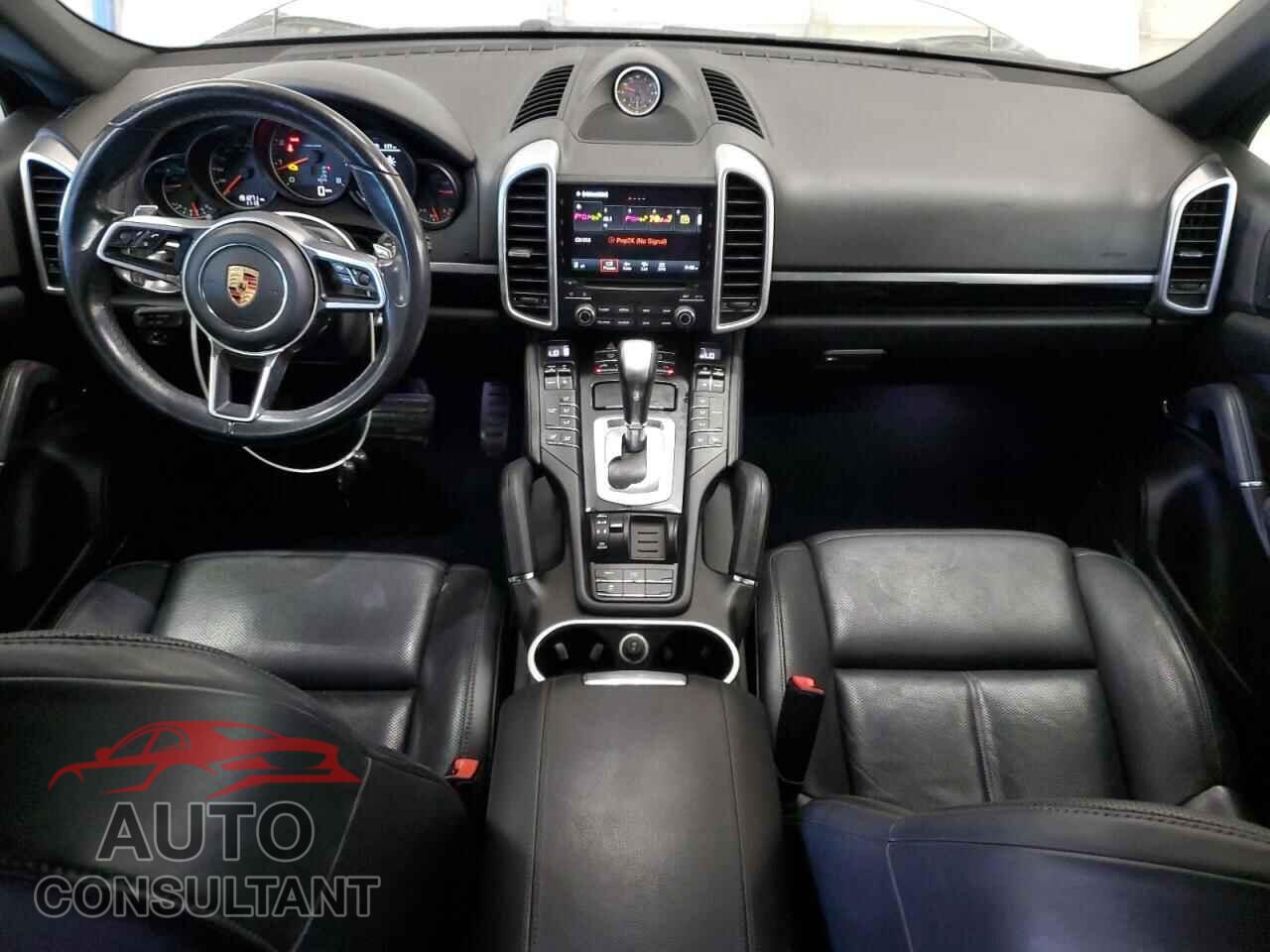PORSCHE CAYENNE 2017 - WP1AA2A27HKA80604