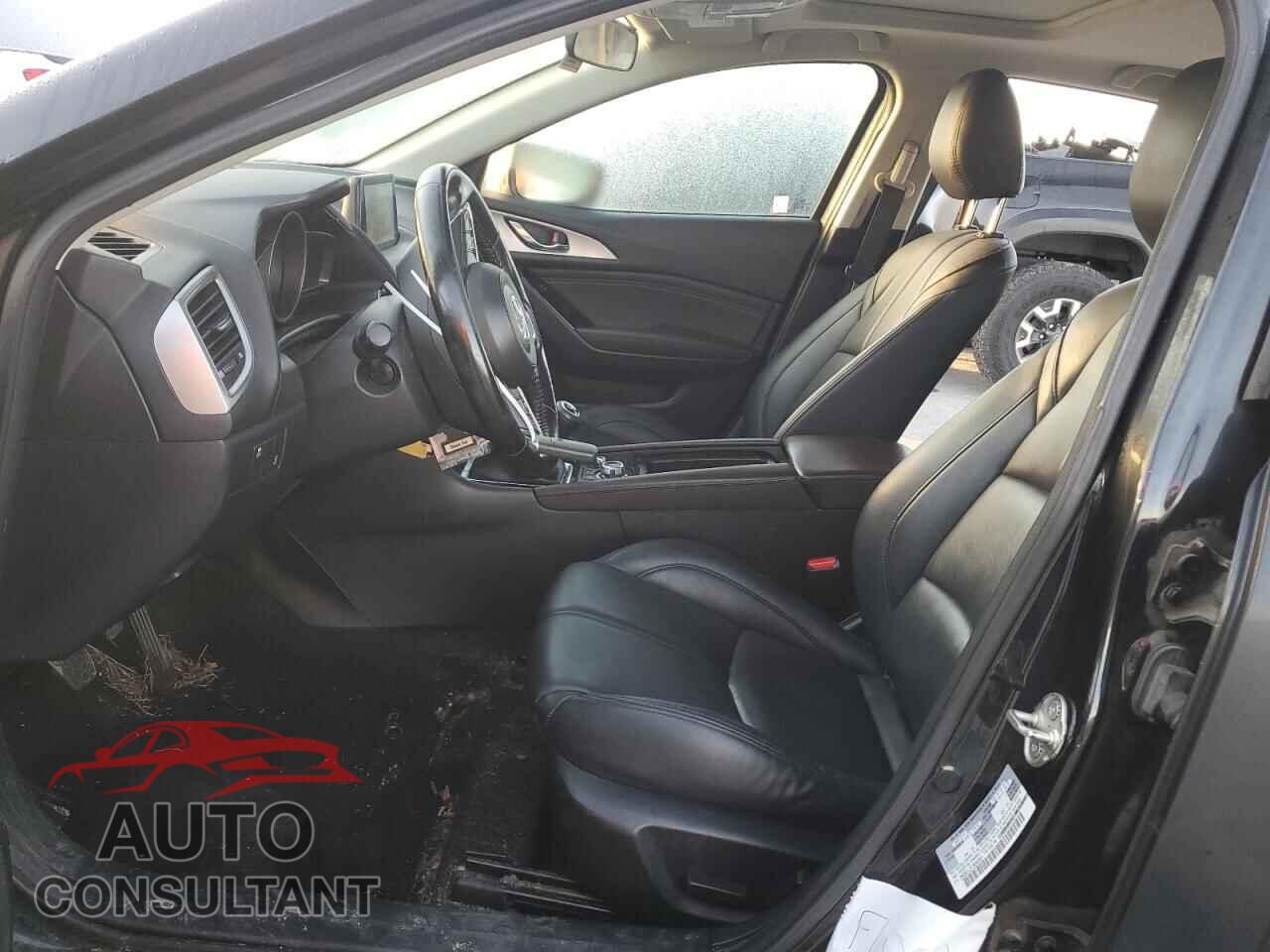MAZDA 3 2018 - 3MZBN1L37JM240941