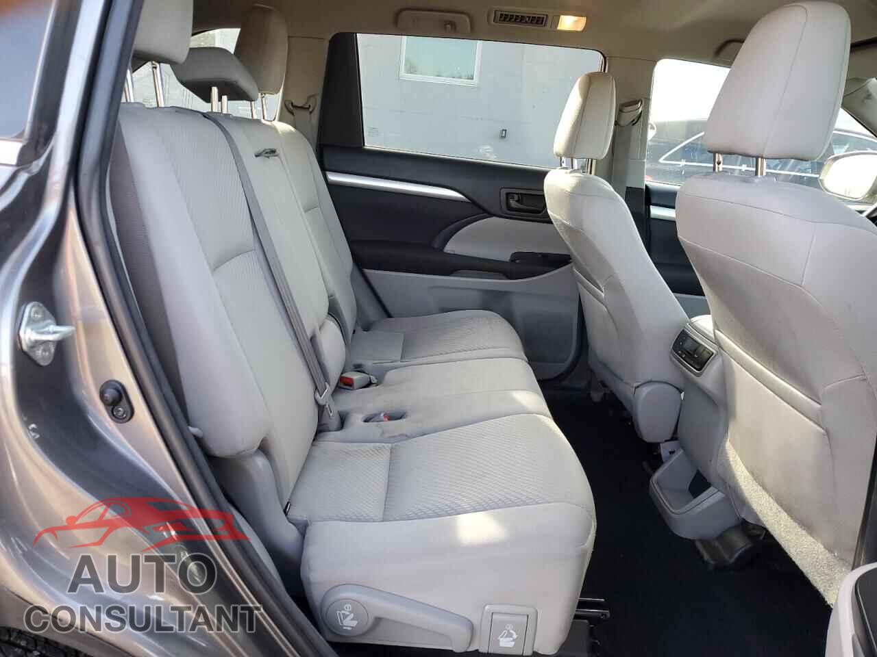 TOYOTA HIGHLANDER 2018 - 5TDBZRFH4JS815851