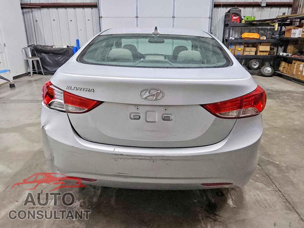 HYUNDAI ELANTRA 2013 - 5NPDH4AE7DH420018