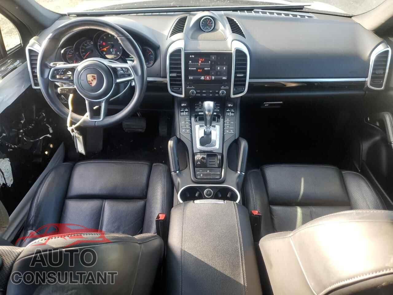 PORSCHE CAYENNE 2018 - WP1AA2A29JKA05103