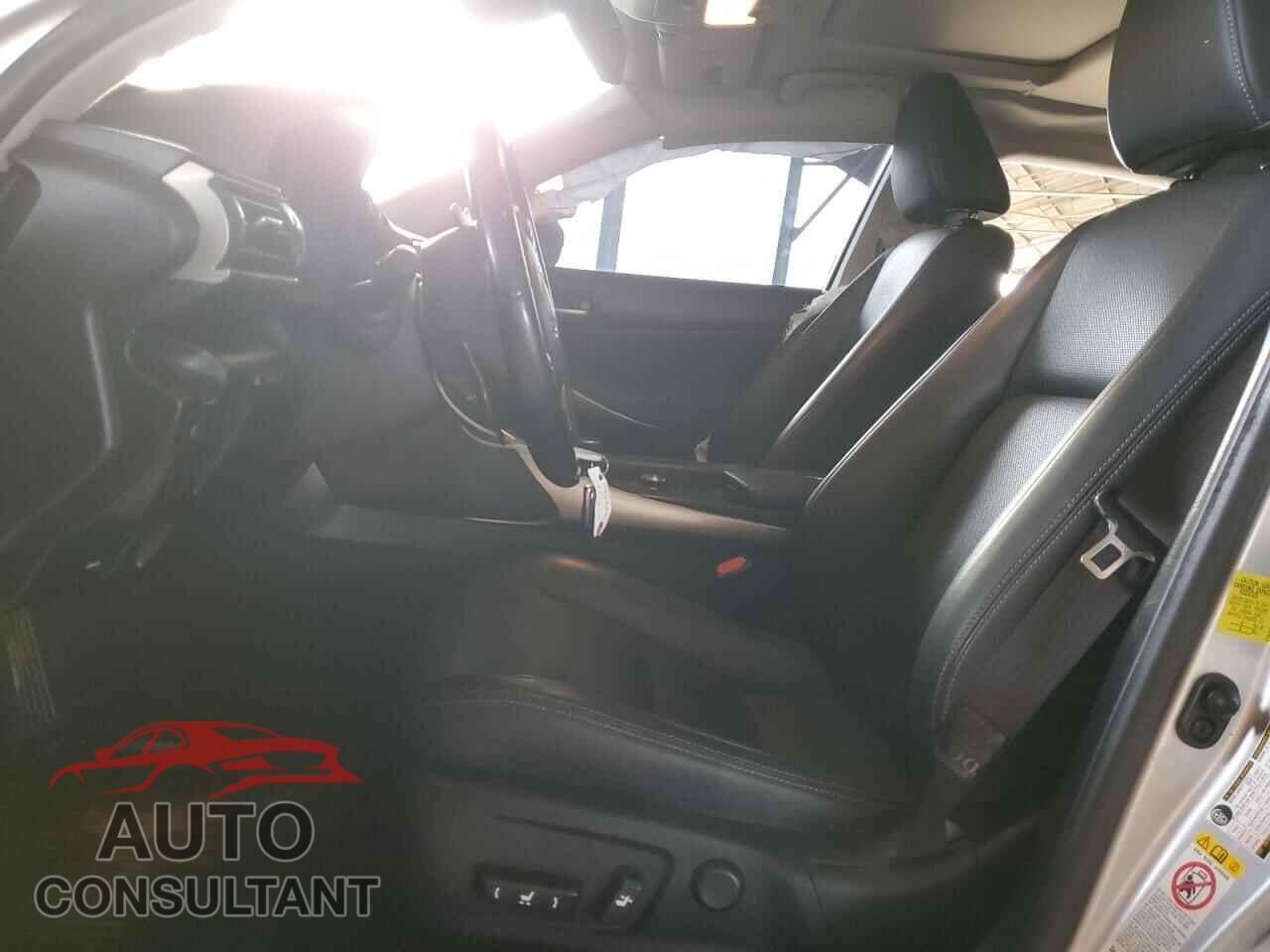 LEXUS IS 2017 - JTHBA1D24H5045415