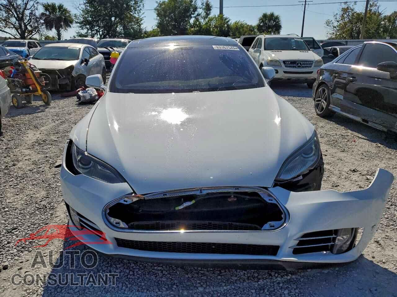 TESLA MODEL S 2013 - 5YJSA1CP2DFP19990