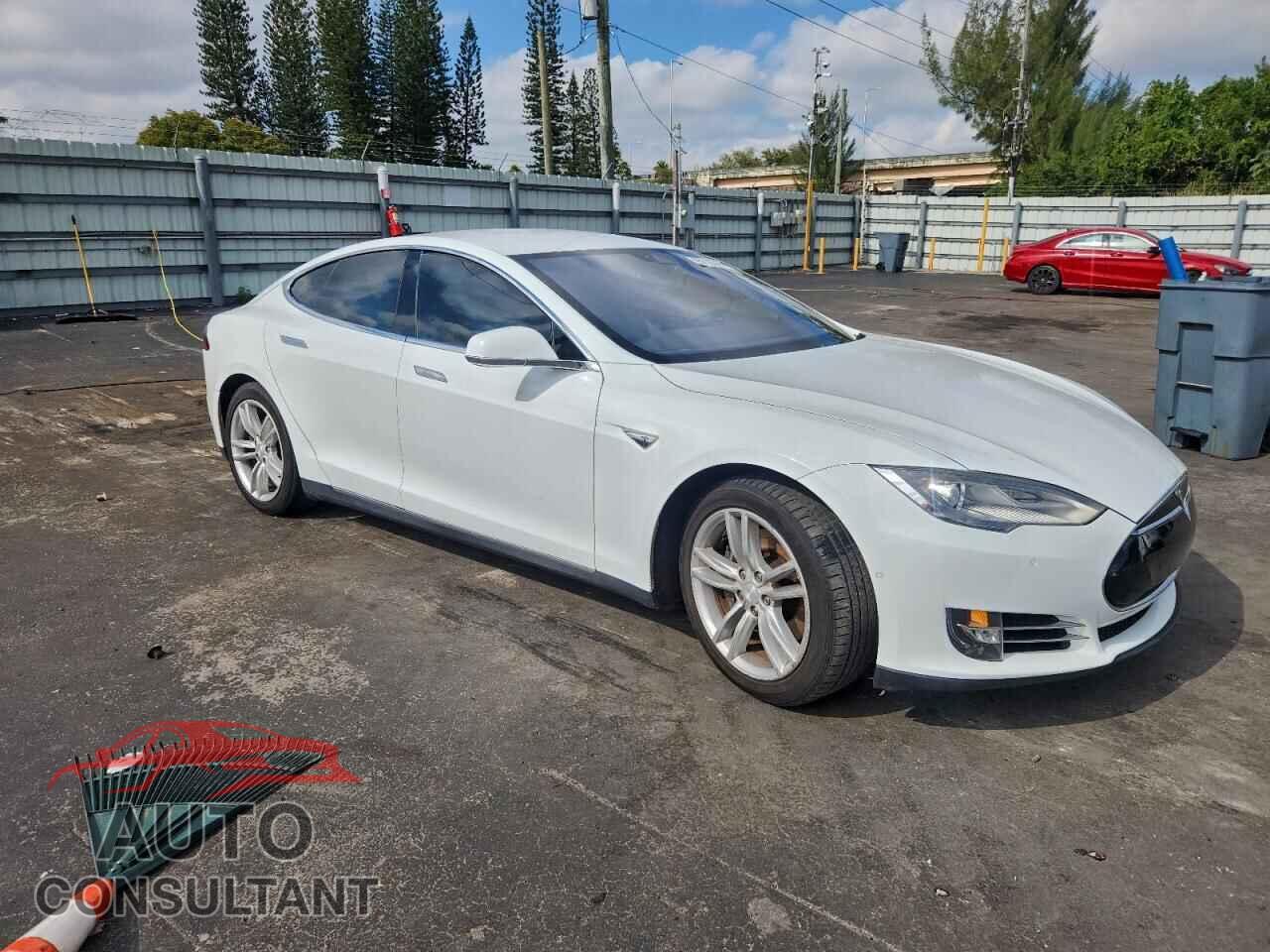 TESLA MODEL S 2015 - 5YJSA1S26FF098455