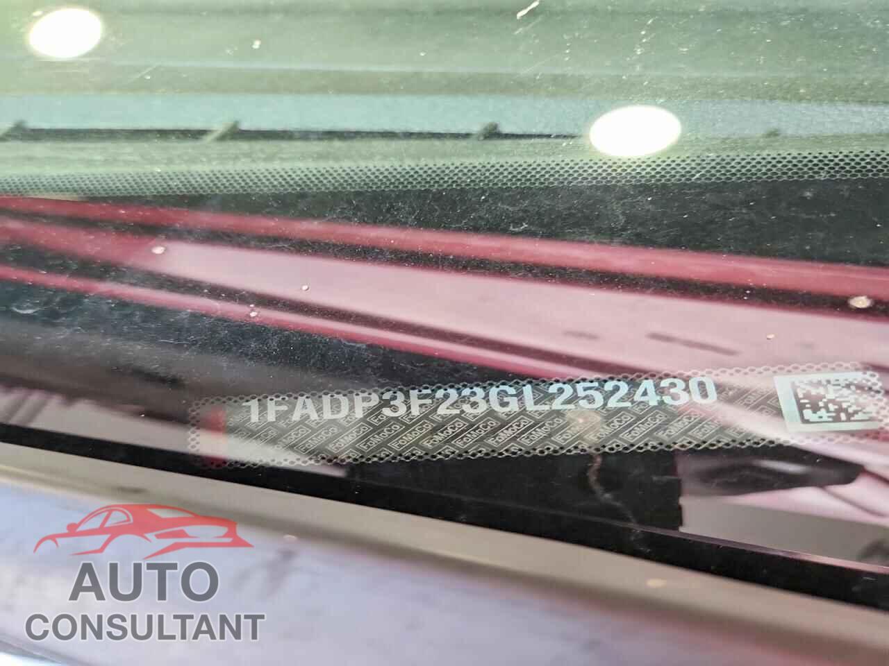 FORD FOCUS 2016 - 1FADP3F23GL252430