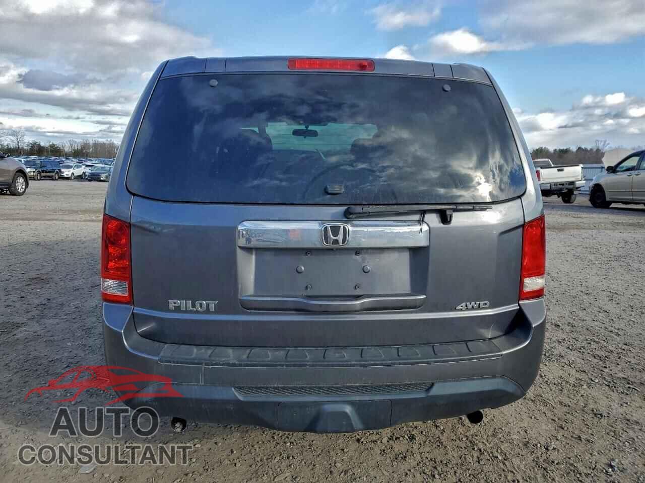 HONDA PILOT 2015 - 5FNYF4H28FB025477