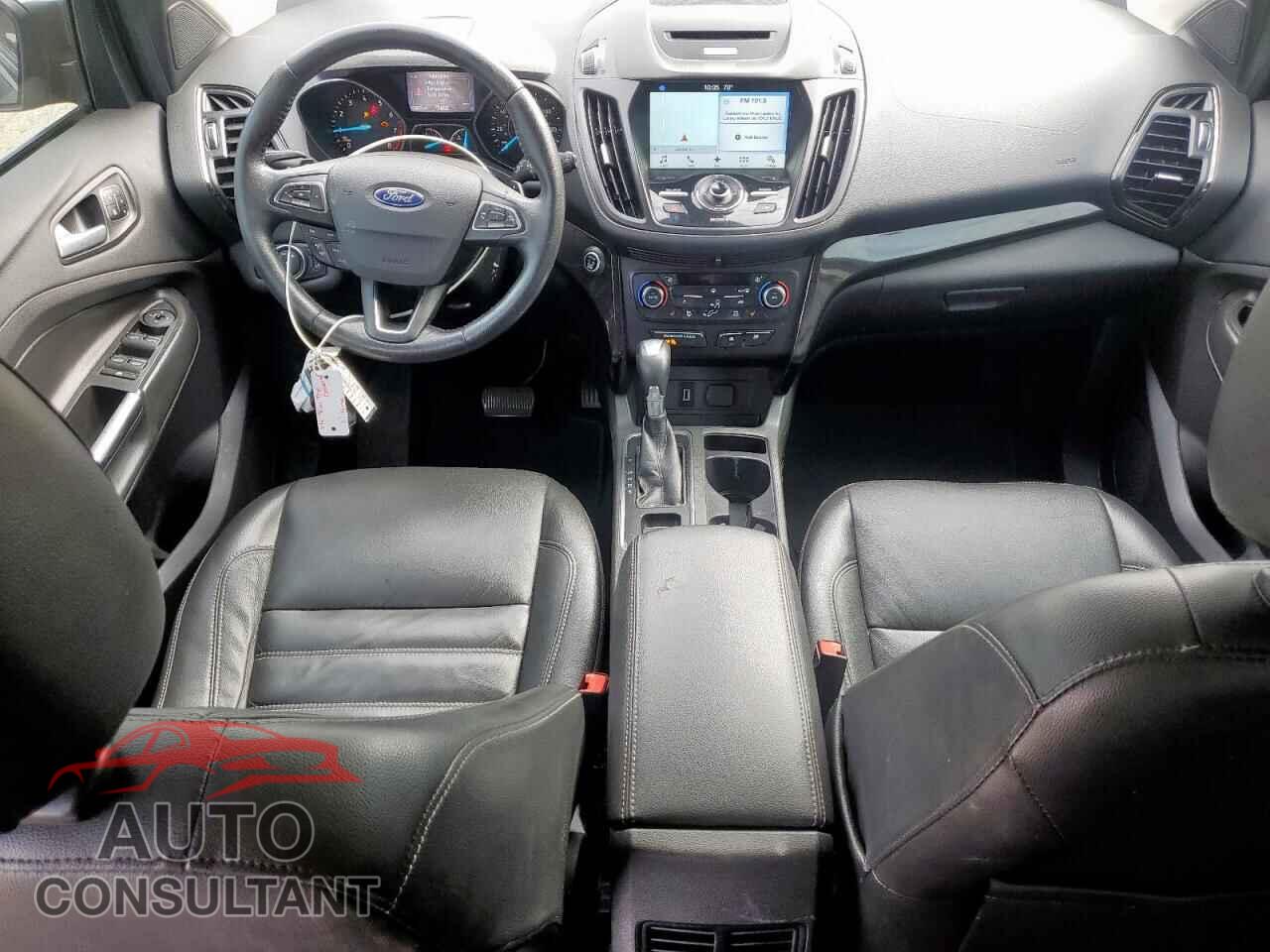 FORD ESCAPE 2017 - 1FMCU0JD5HUD10115