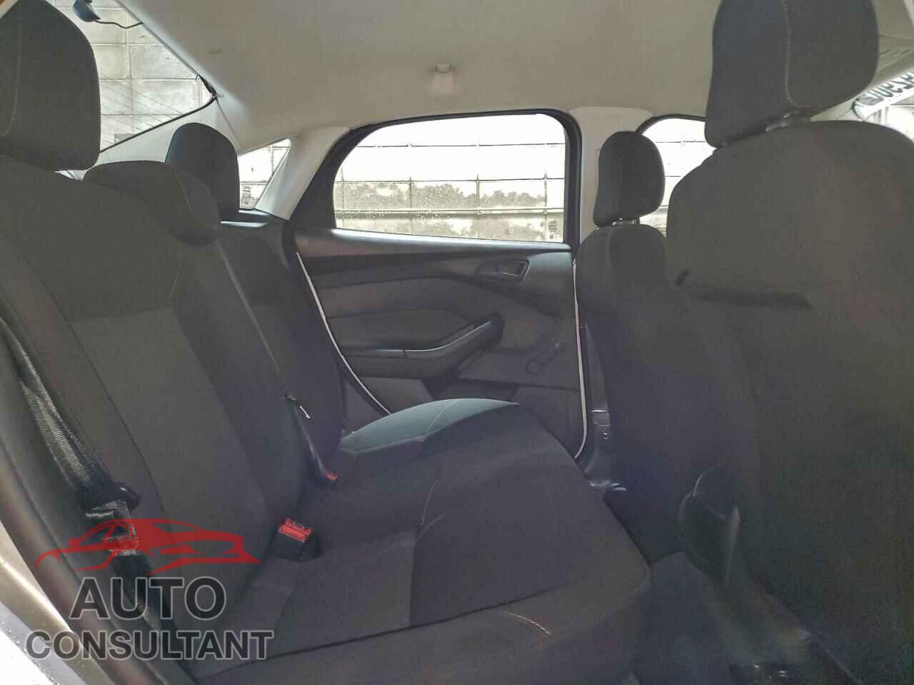 FORD FOCUS 2015 - 1FADP3E24FL308357