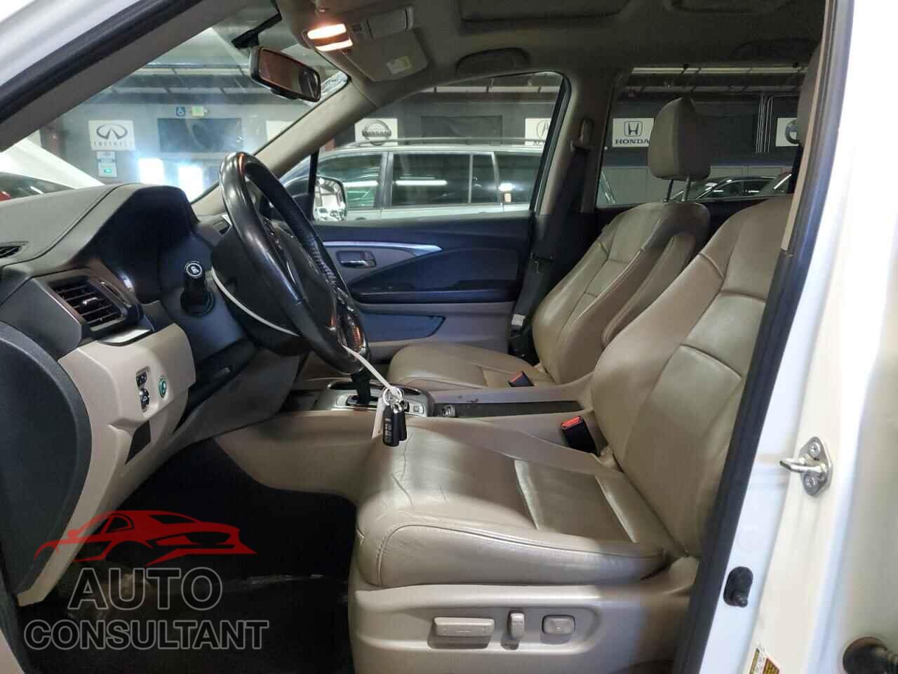 HONDA PILOT 2017 - 5FNYF6H84HB044305