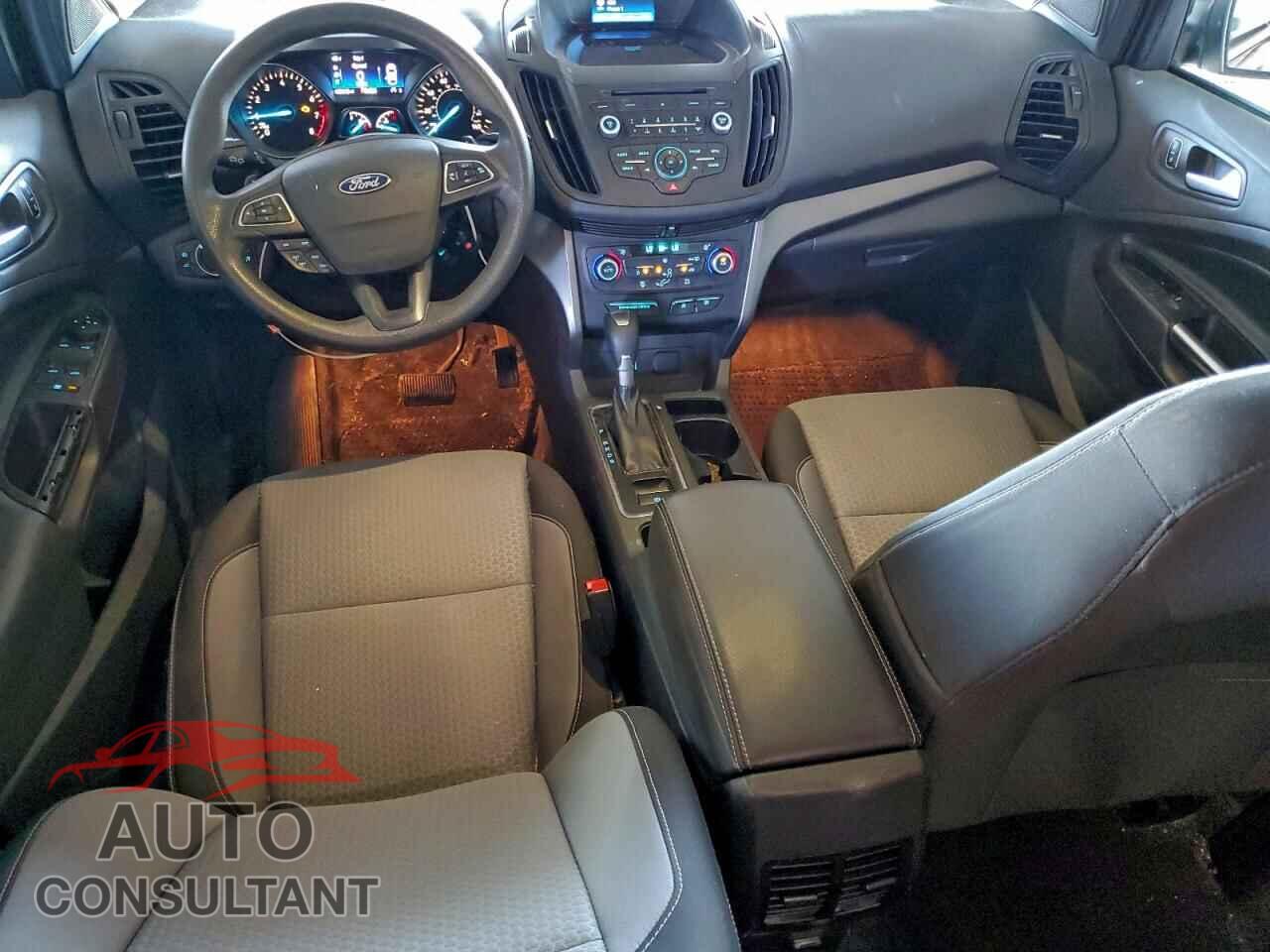 FORD ESCAPE 2017 - 1FMCU0GD5HUC50652