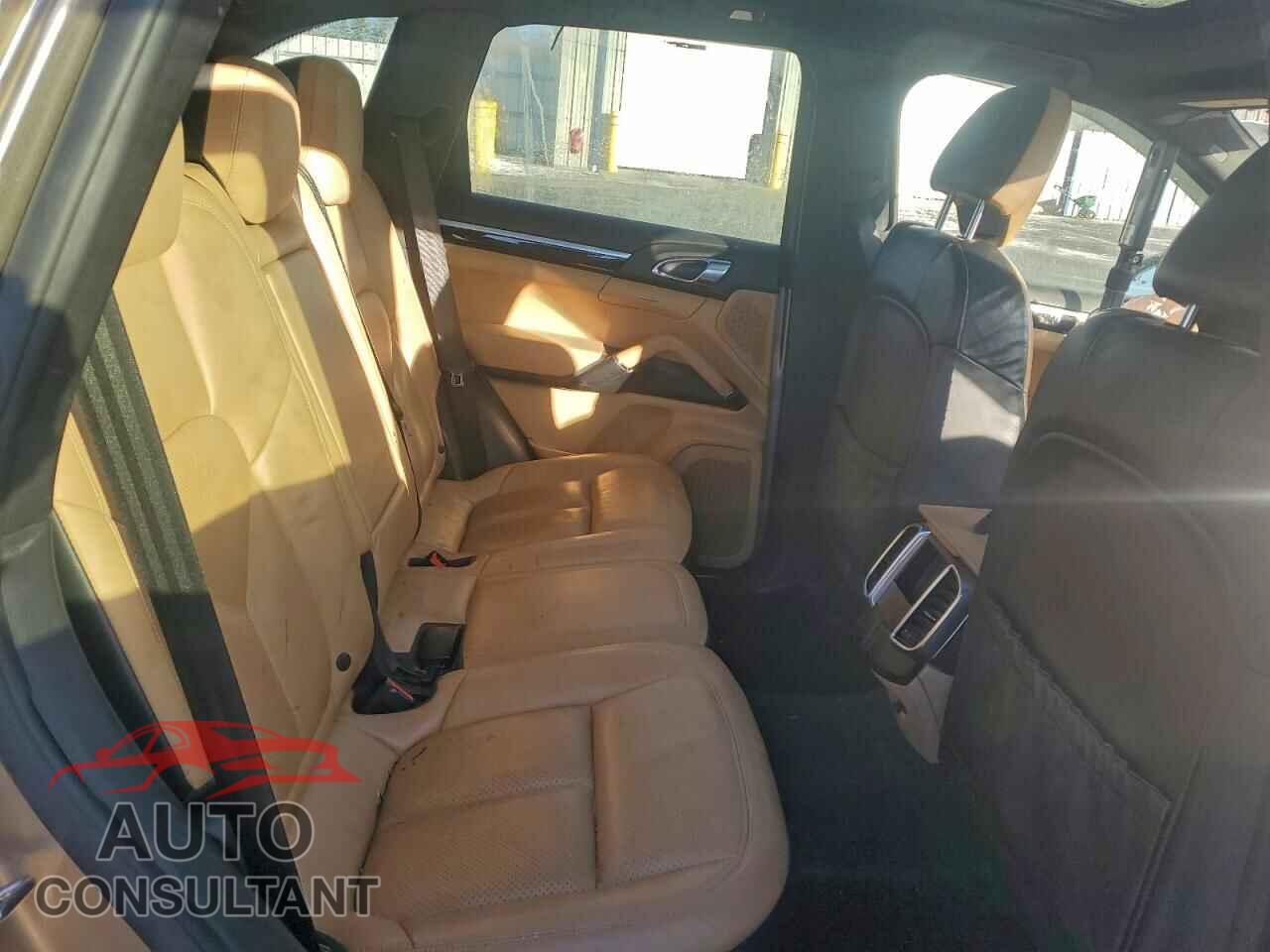 PORSCHE CAYENNE 2016 - WP1AA2A2XGLA02357