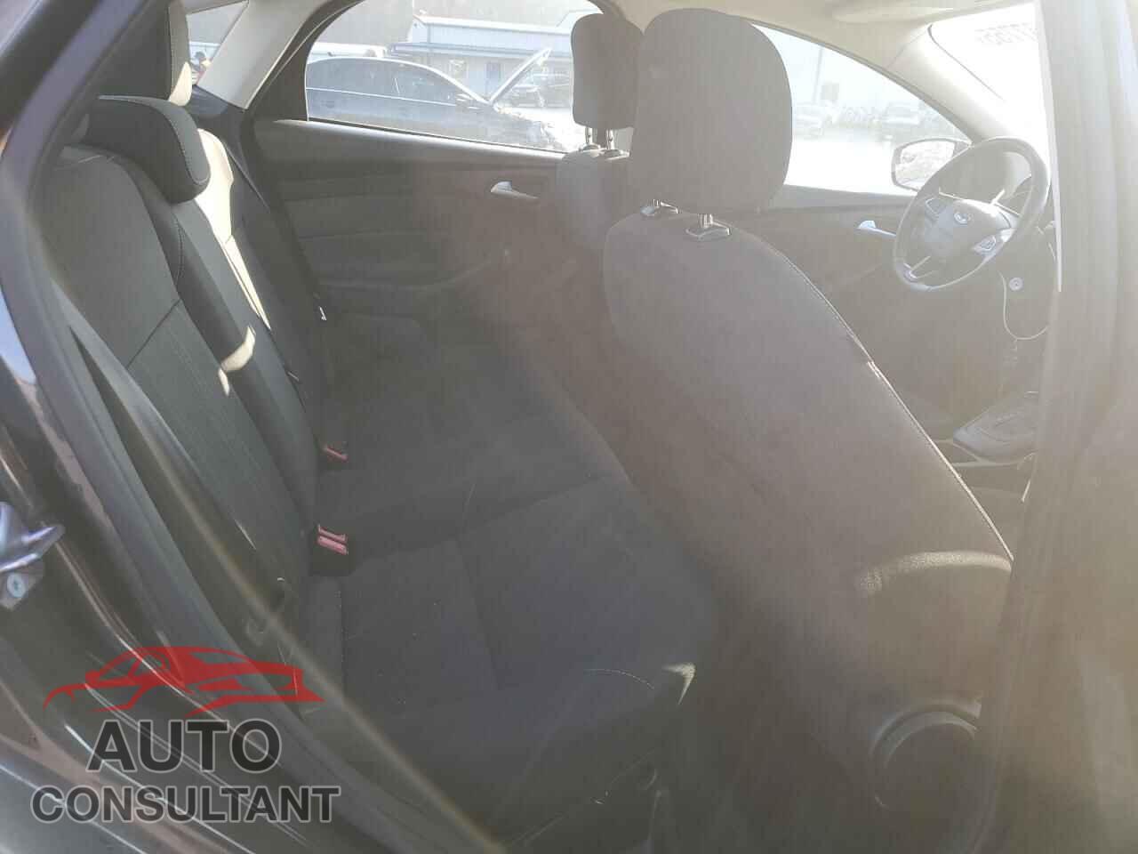 FORD FOCUS 2015 - 1FADP3F20FL281009