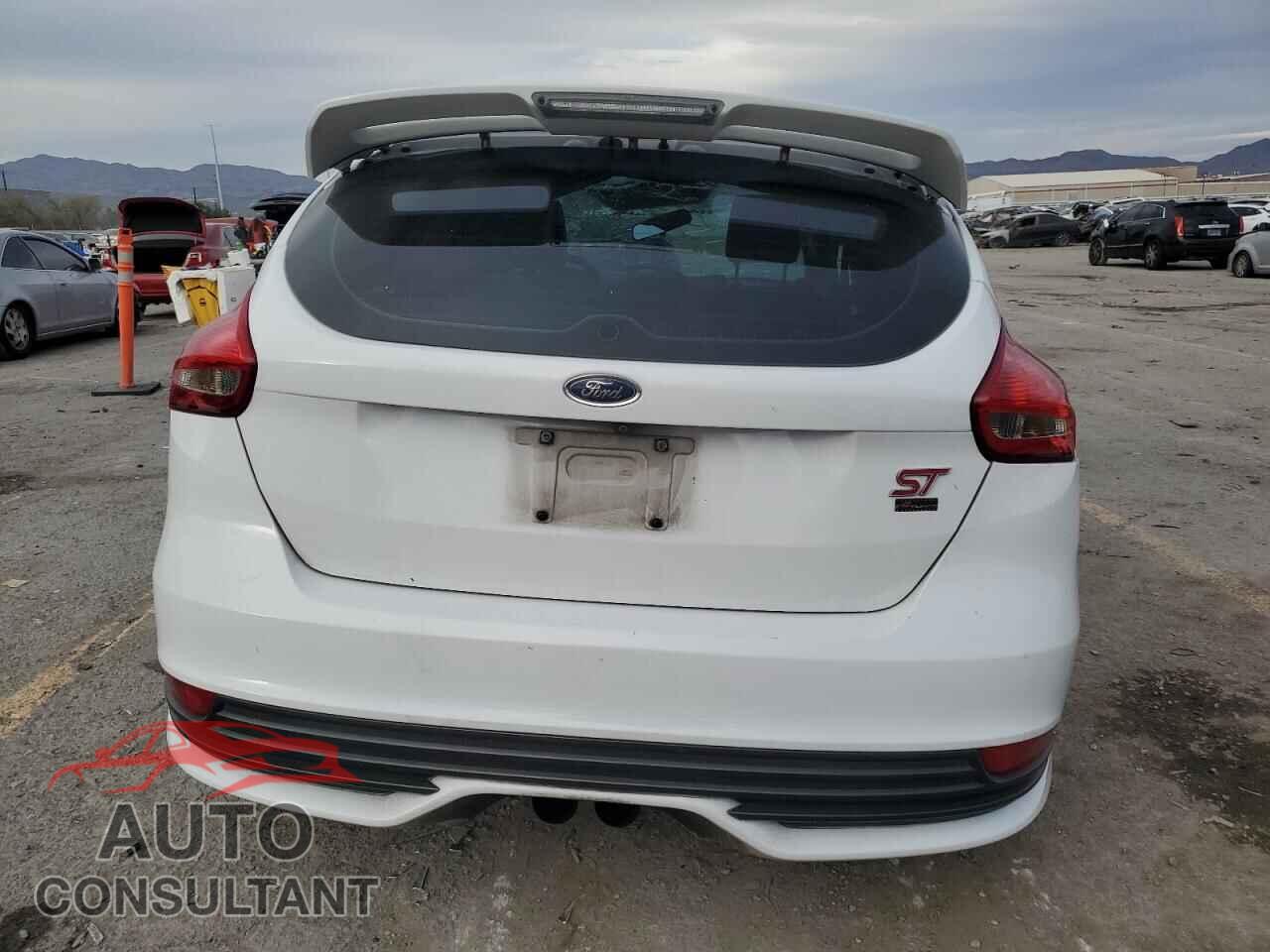 FORD FOCUS 2017 - 1FADP3L91HL325183