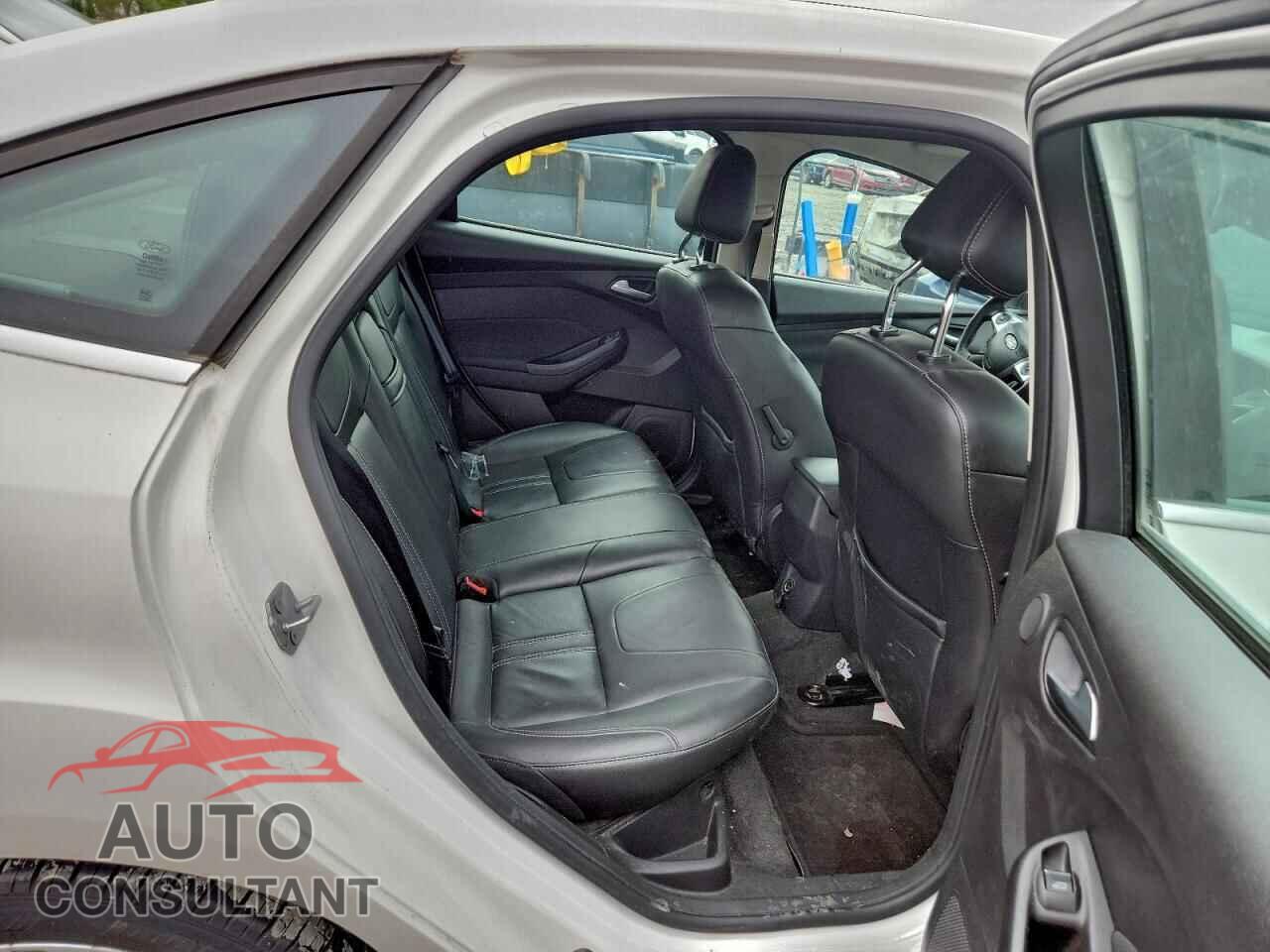 FORD FOCUS 2012 - 1FAHP3J28CL187366