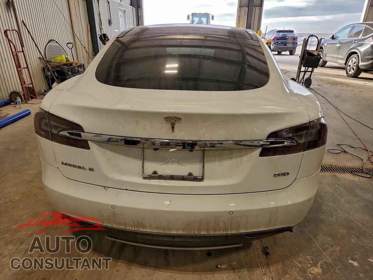 TESLA MODEL S 2015 - 5YJSA1E25FF108856