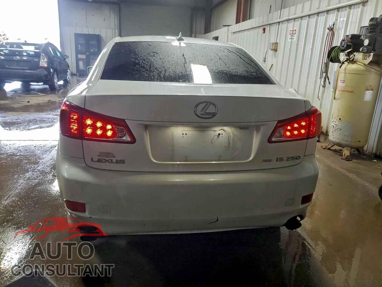 LEXUS IS 2009 - JTHCK262795035175