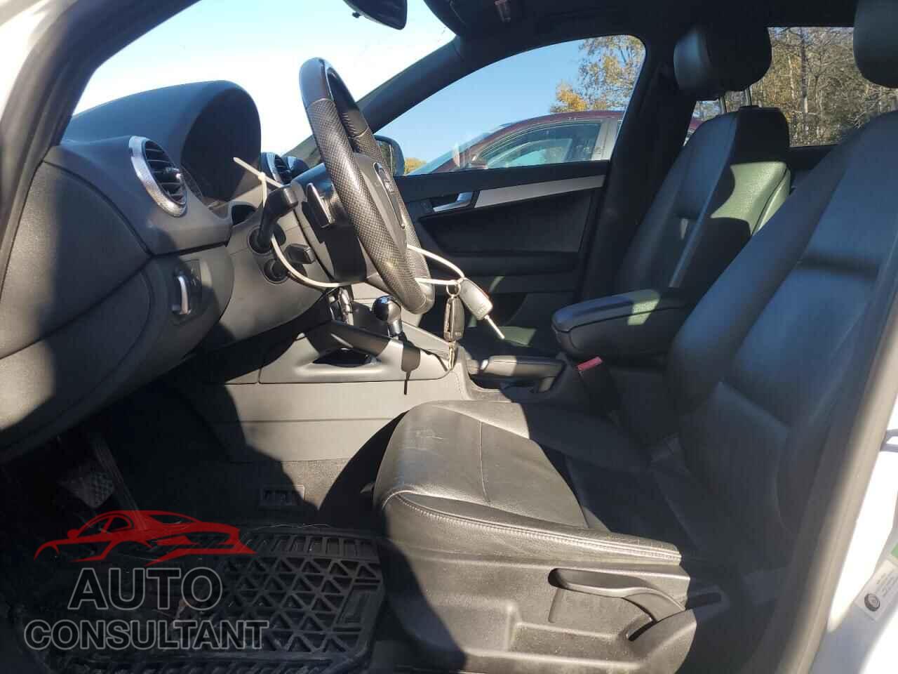AUDI A3 2013 - WAUDFCFM1DA007595