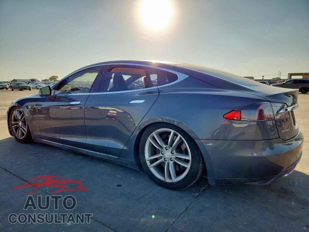 TESLA MODEL S 2013 - 5YJSA1CN8DFP27395