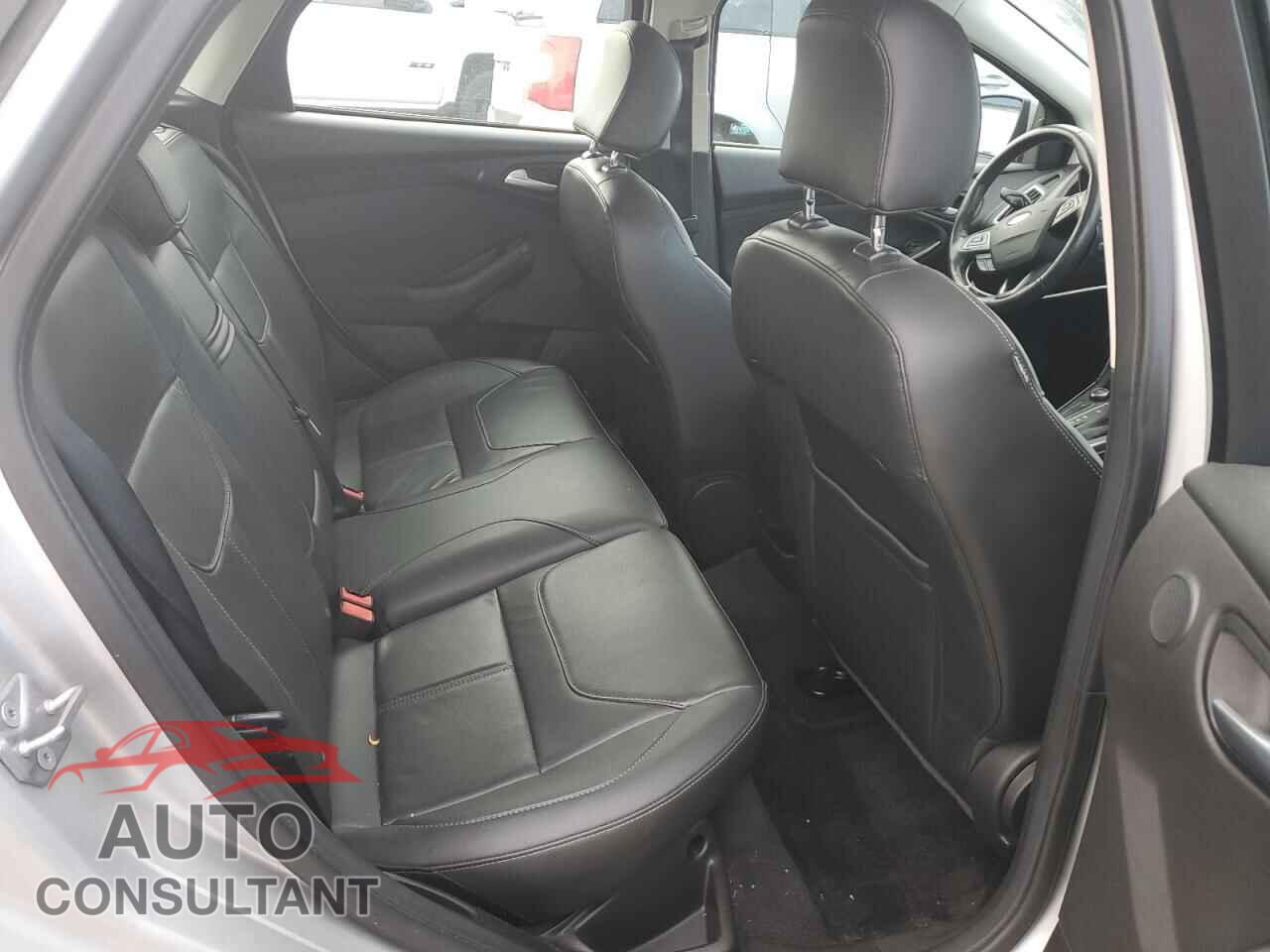 FORD FOCUS 2016 - 1FADP3N28GL398176