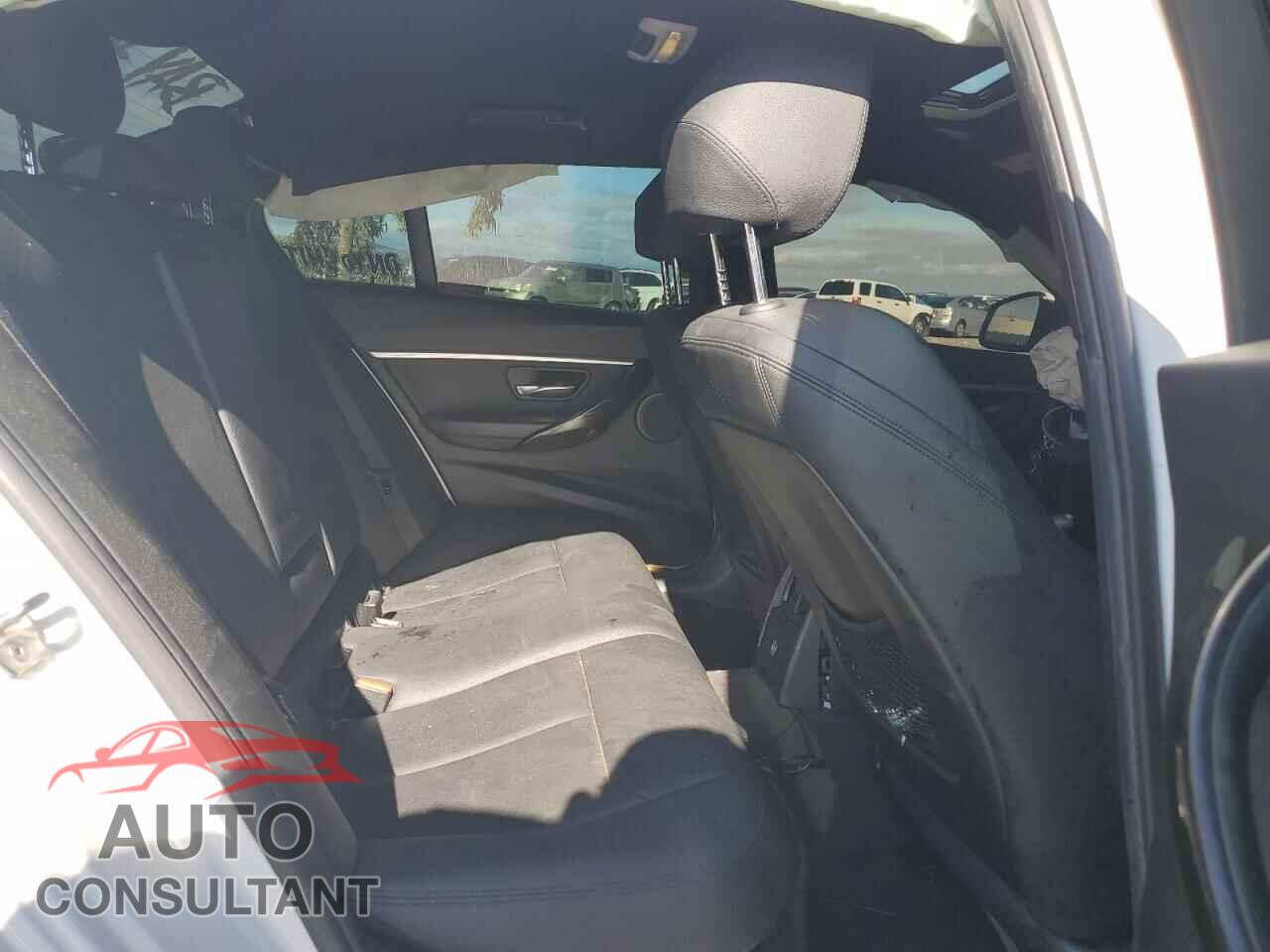BMW 3 SERIES 2017 - WBA8B9G58HNU50672