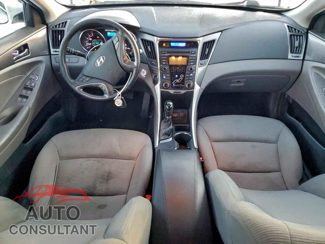 HYUNDAI SONATA 2013 - KMHEC4A43DA077091
