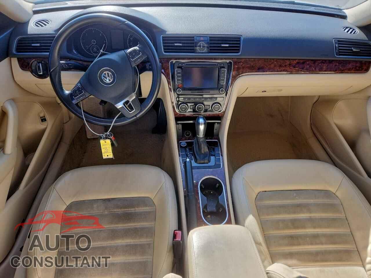 VOLKSWAGEN PASSAT 2013 - 1VWCN7A38DC048024