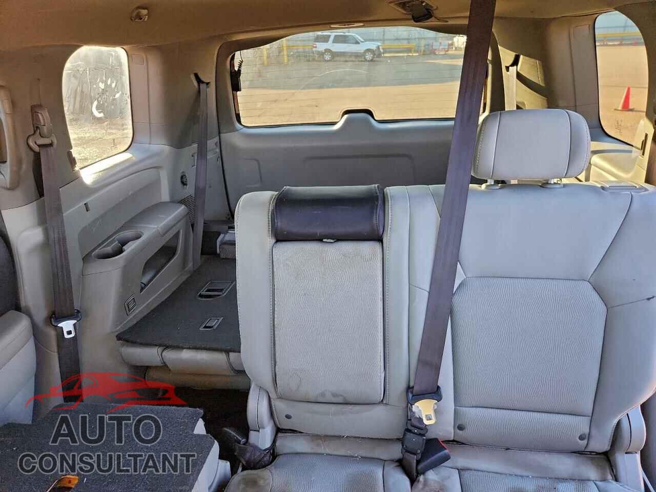 HONDA PILOT 2011 - 5FNYF3H21BB010470