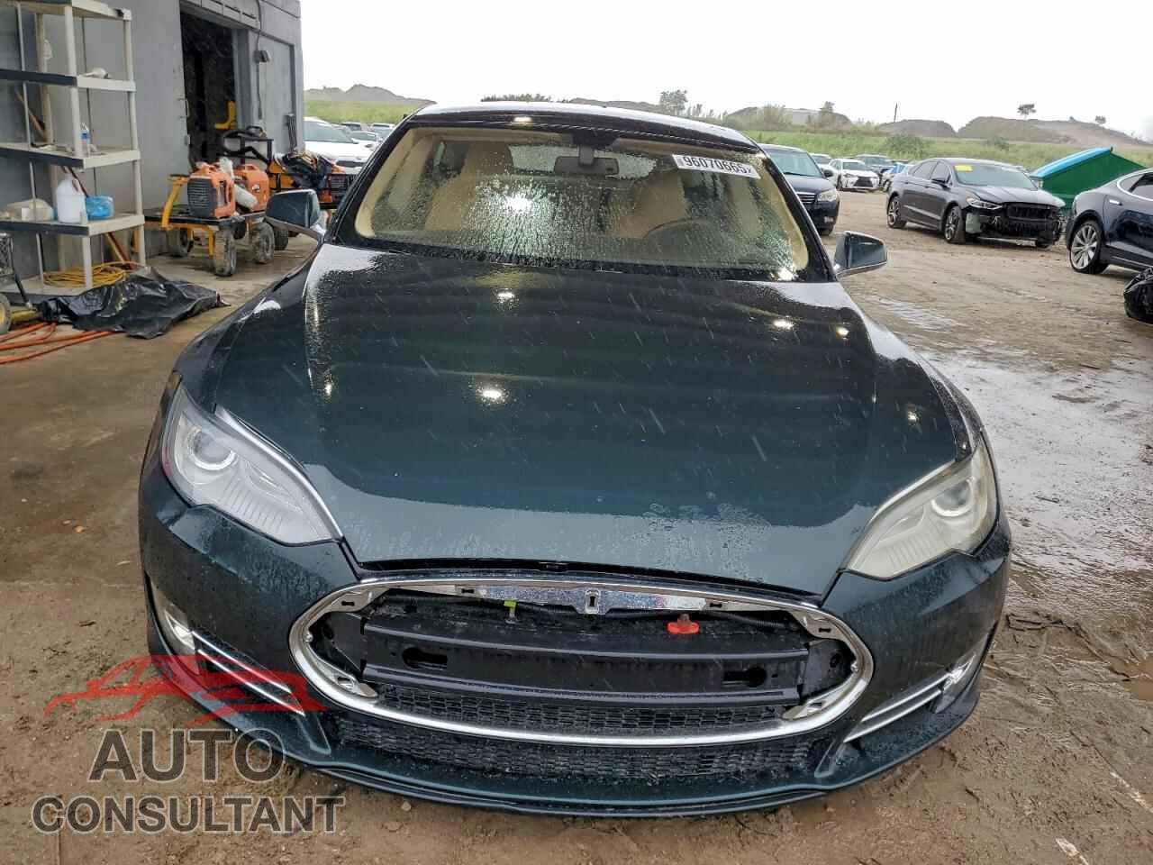 TESLA MODEL S 2013 - 5YJSA1DG2DFP03528