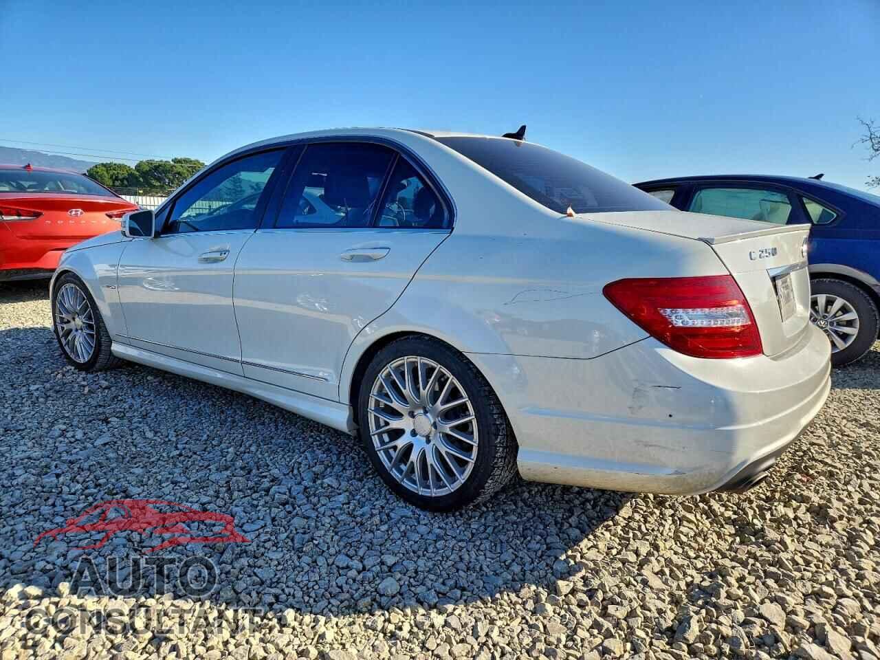 MERCEDES-BENZ C-CLASS 2012 - WDDGF4HB8CA655506