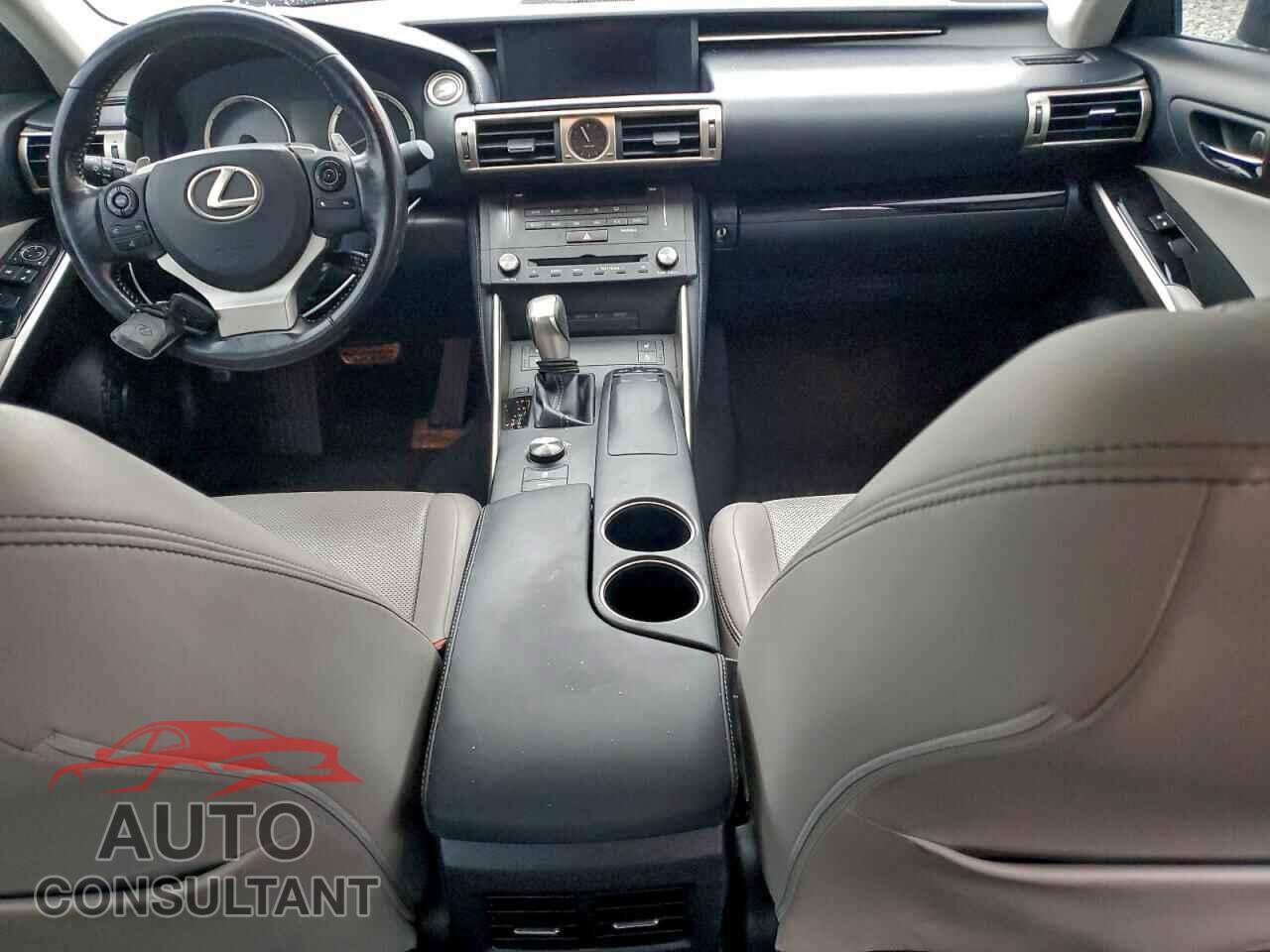 LEXUS IS 2015 - JTHCF1D29F5028855