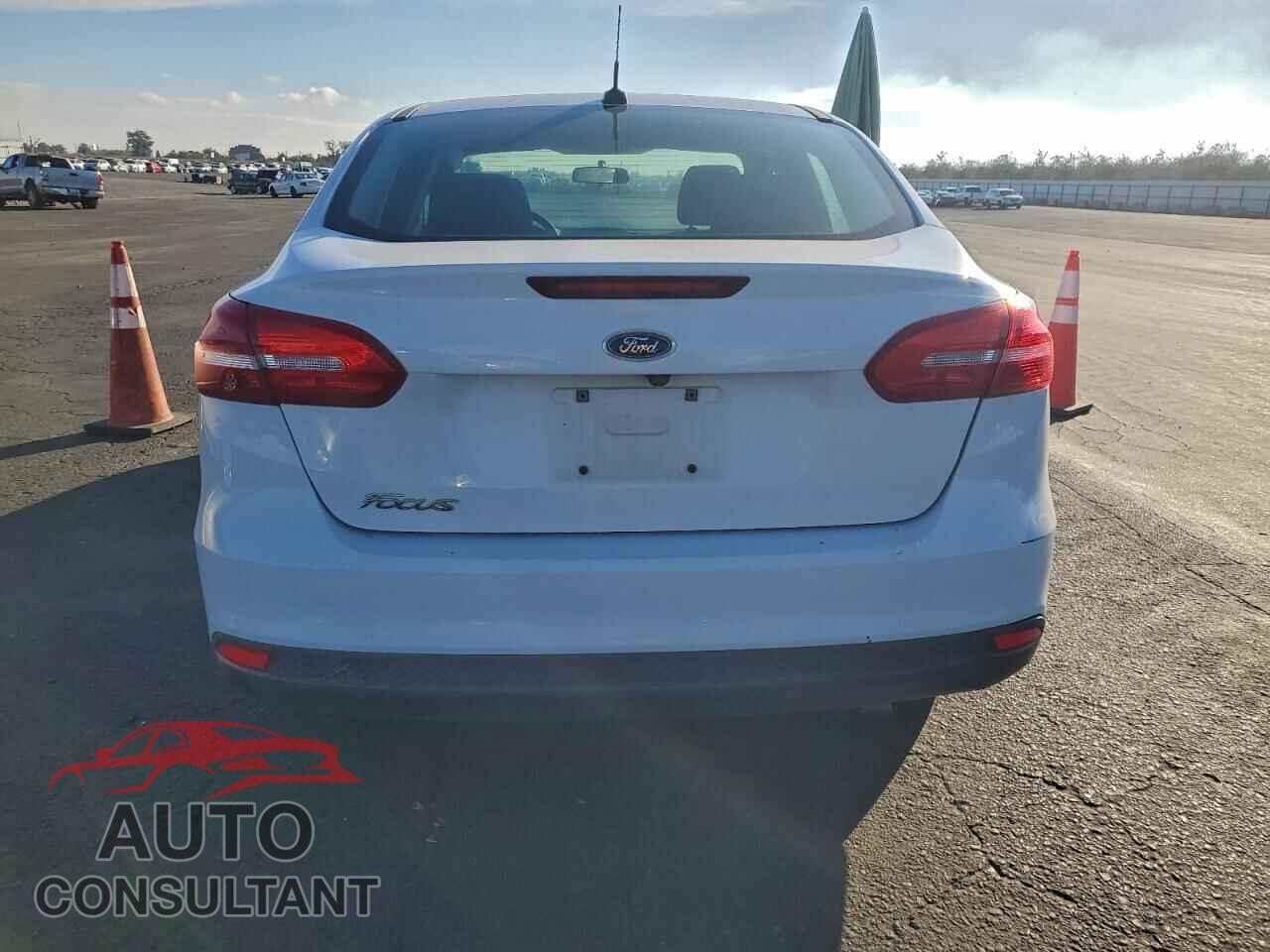 FORD FOCUS 2016 - 1FADP3E28GL363363
