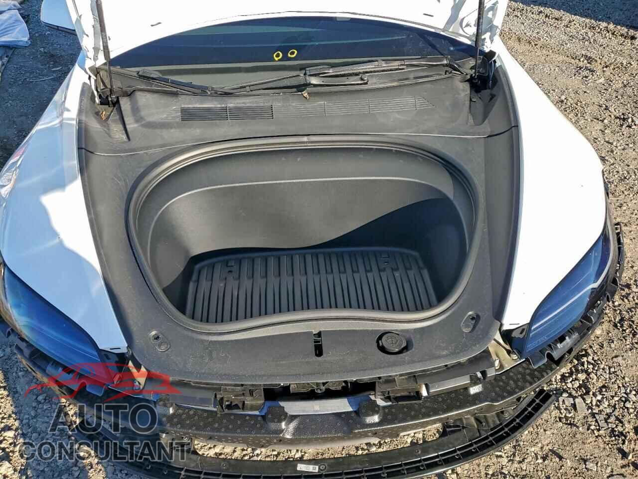 TESLA MODEL 3 2024 - 5YJ3E1EA5RF831367