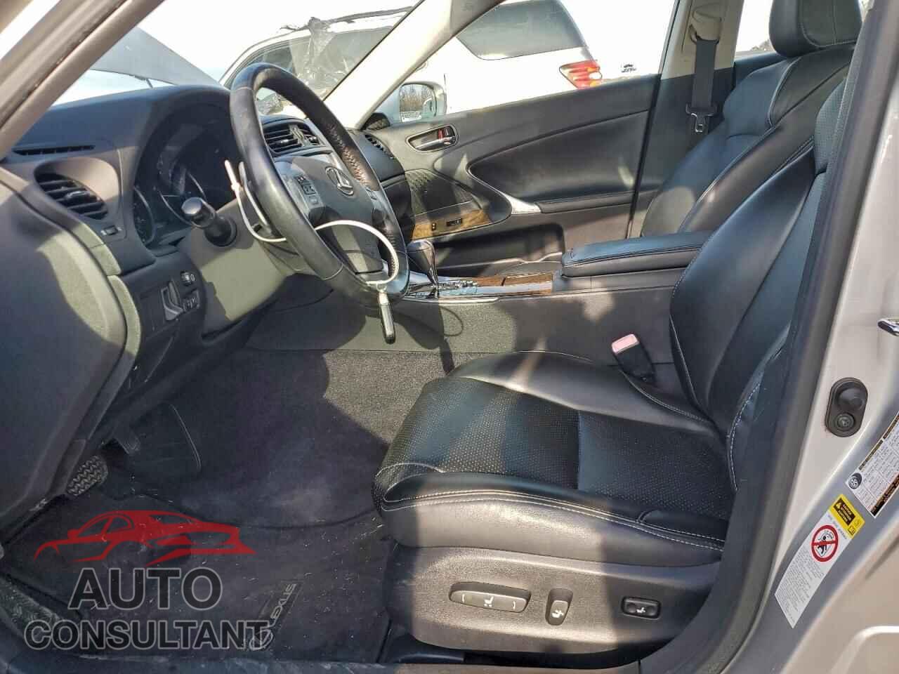 LEXUS IS 2011 - JTHCF5C2XB2034913