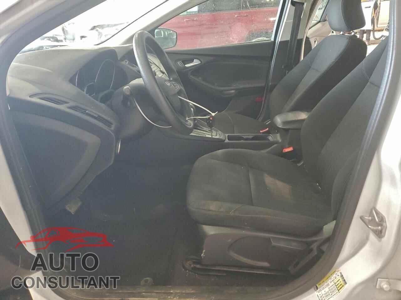 FORD FOCUS 2017 - 1FADP3F22HL219596