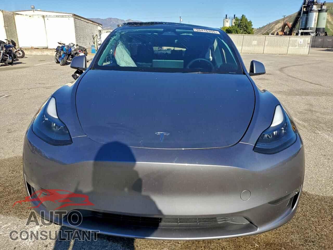 TESLA MODEL Y 2024 - 7SAYGDEE0RF209573