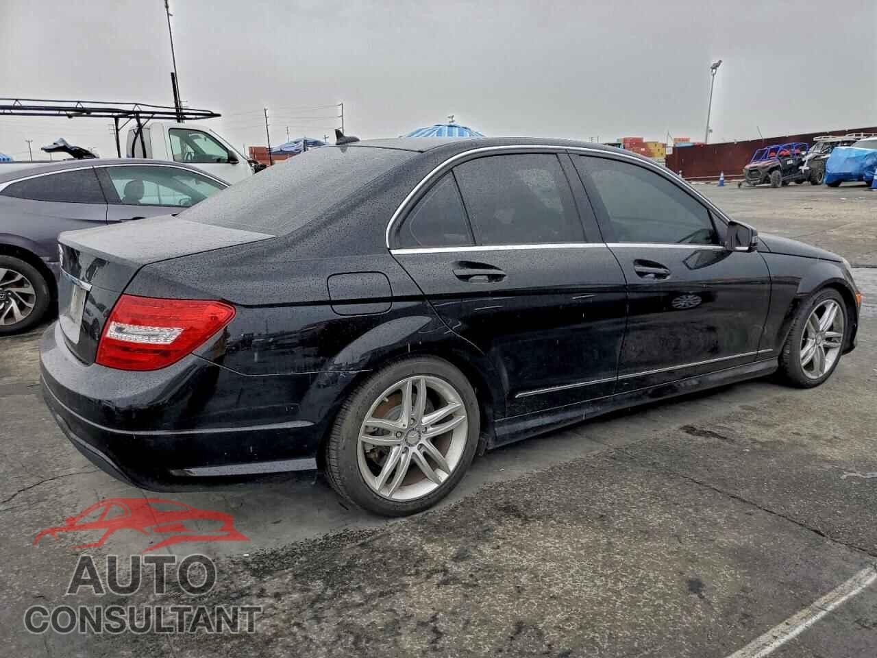 MERCEDES-BENZ C-CLASS 2013 - WDDGF4HB1DA786357