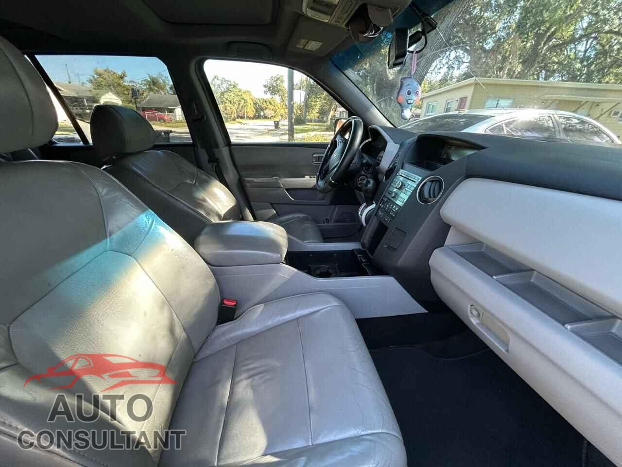 HONDA PILOT 2011 - 5FNYF3H50BB032258