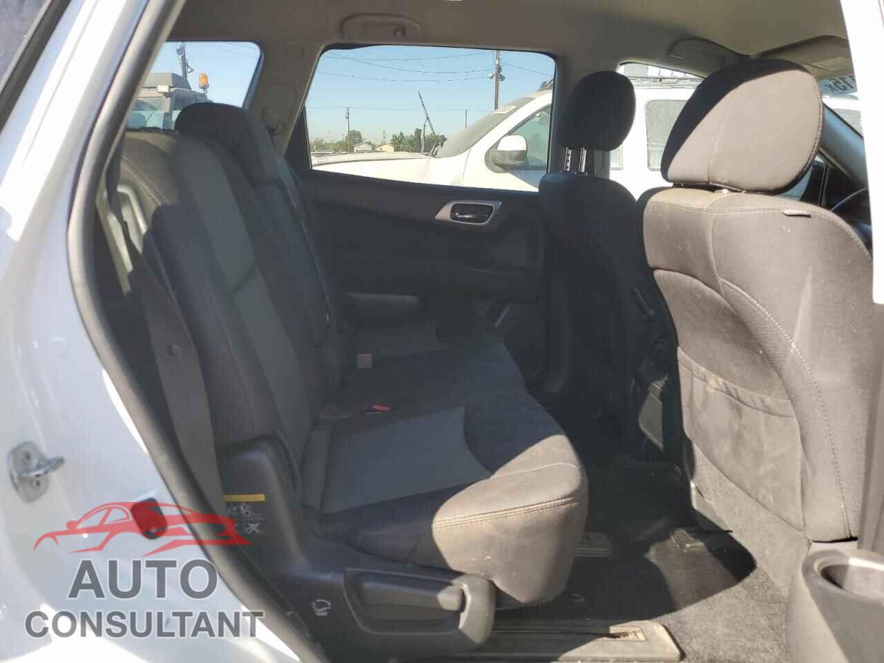 NISSAN PATHFINDER 2017 - 5N1DR2MN0HC906339