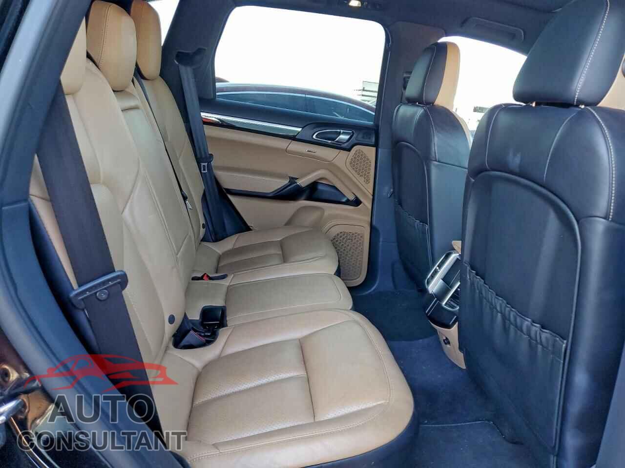 PORSCHE CAYENNE 2016 - WP1AA2A25GLA11015