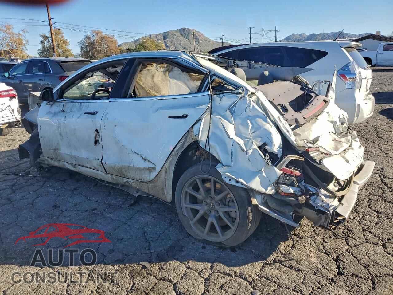 TESLA MODEL 3 2018 - 5YJ3E1EB0JF092342