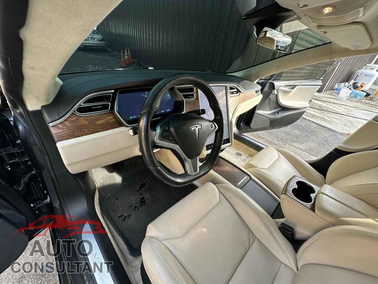 TESLA MODEL S 2018 - 5YJSA1E25JF243568