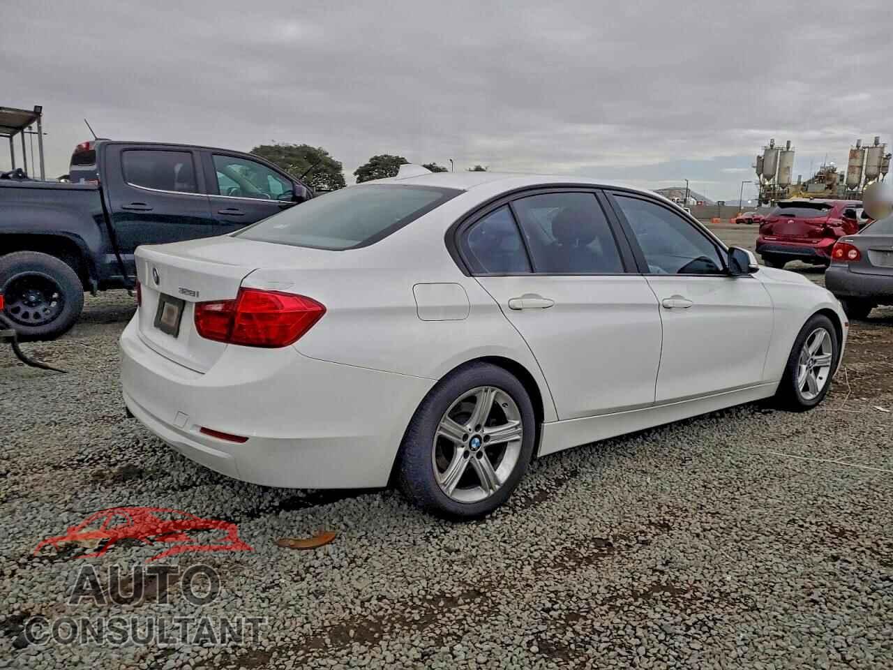 BMW 3 SERIES 2012 - WBA3C1C58CF433419