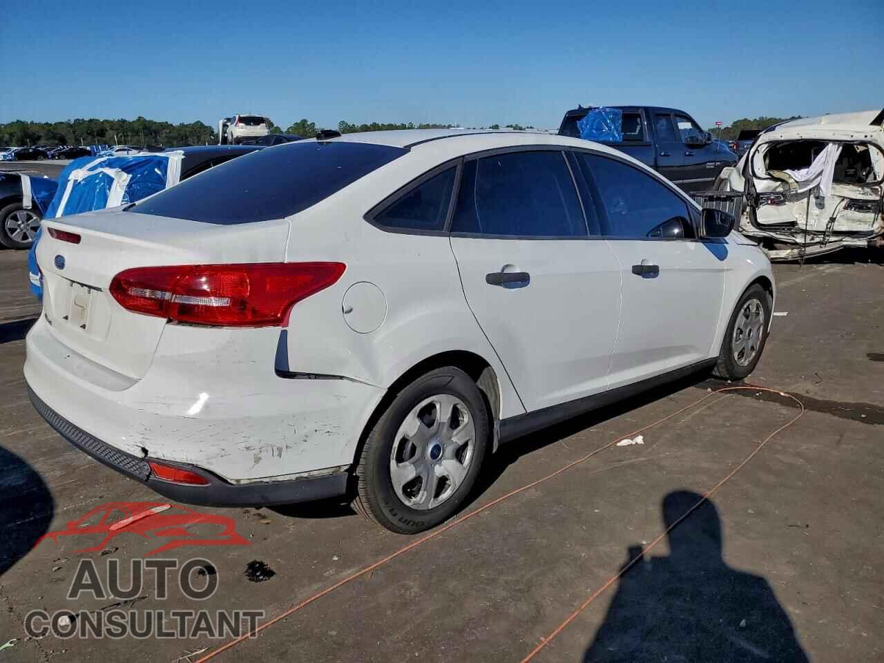 FORD FOCUS 2017 - 1FADP3E24HL335481