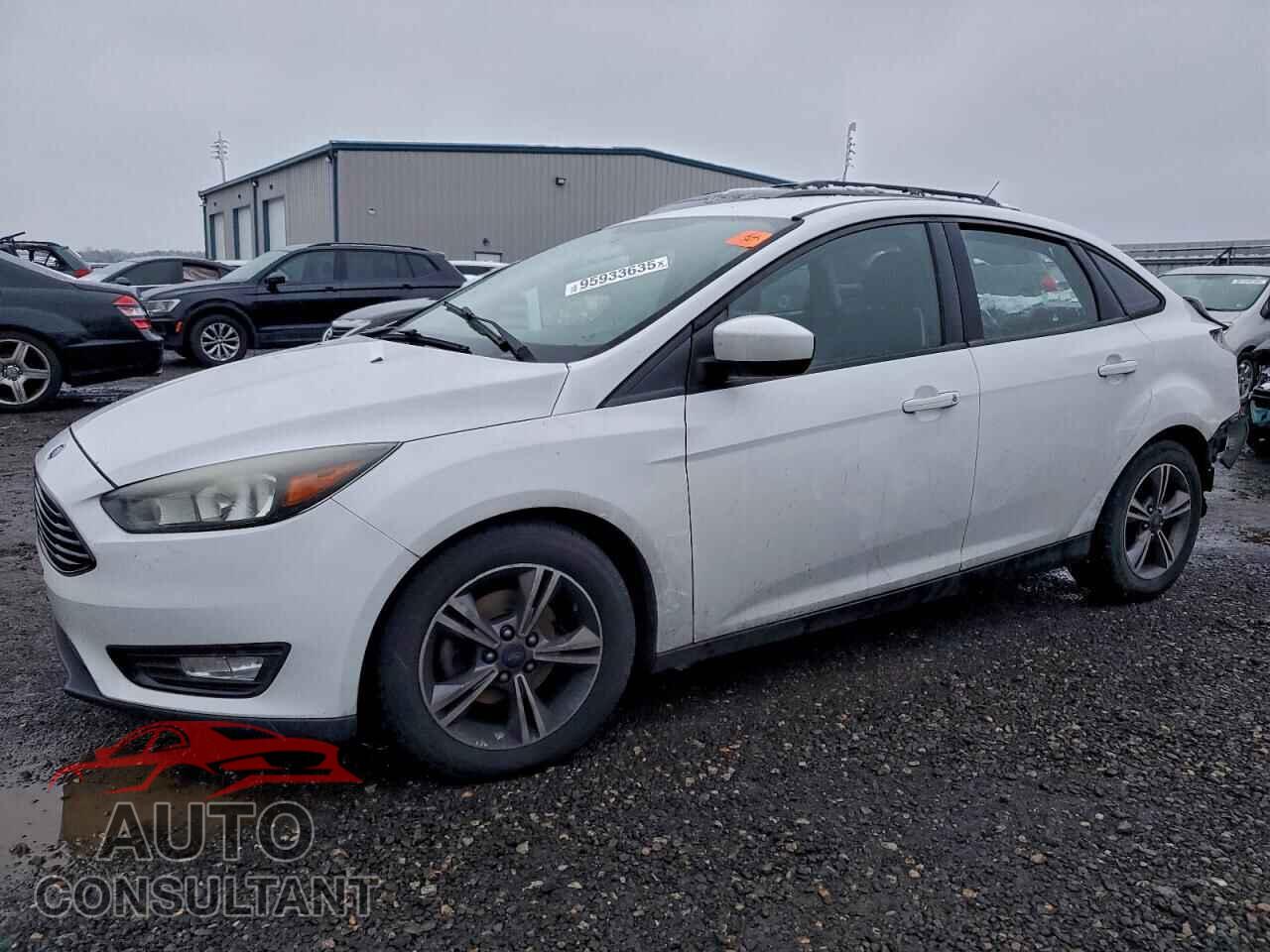 FORD FOCUS 2018 - 1FADP3FE3JL201317