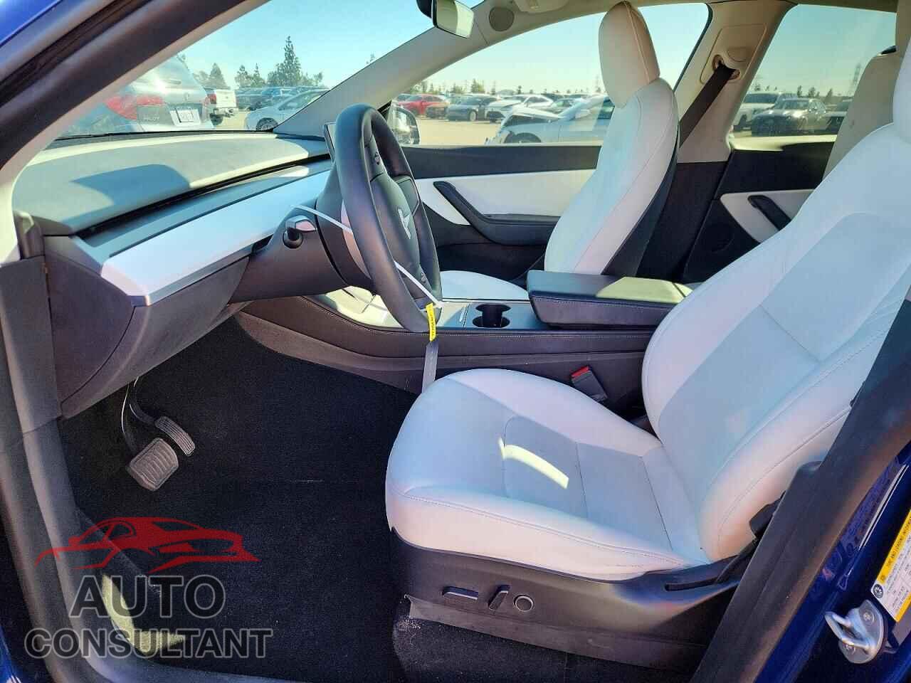 TESLA MODEL Y 2021 - 5YJYGAEEXMF282292